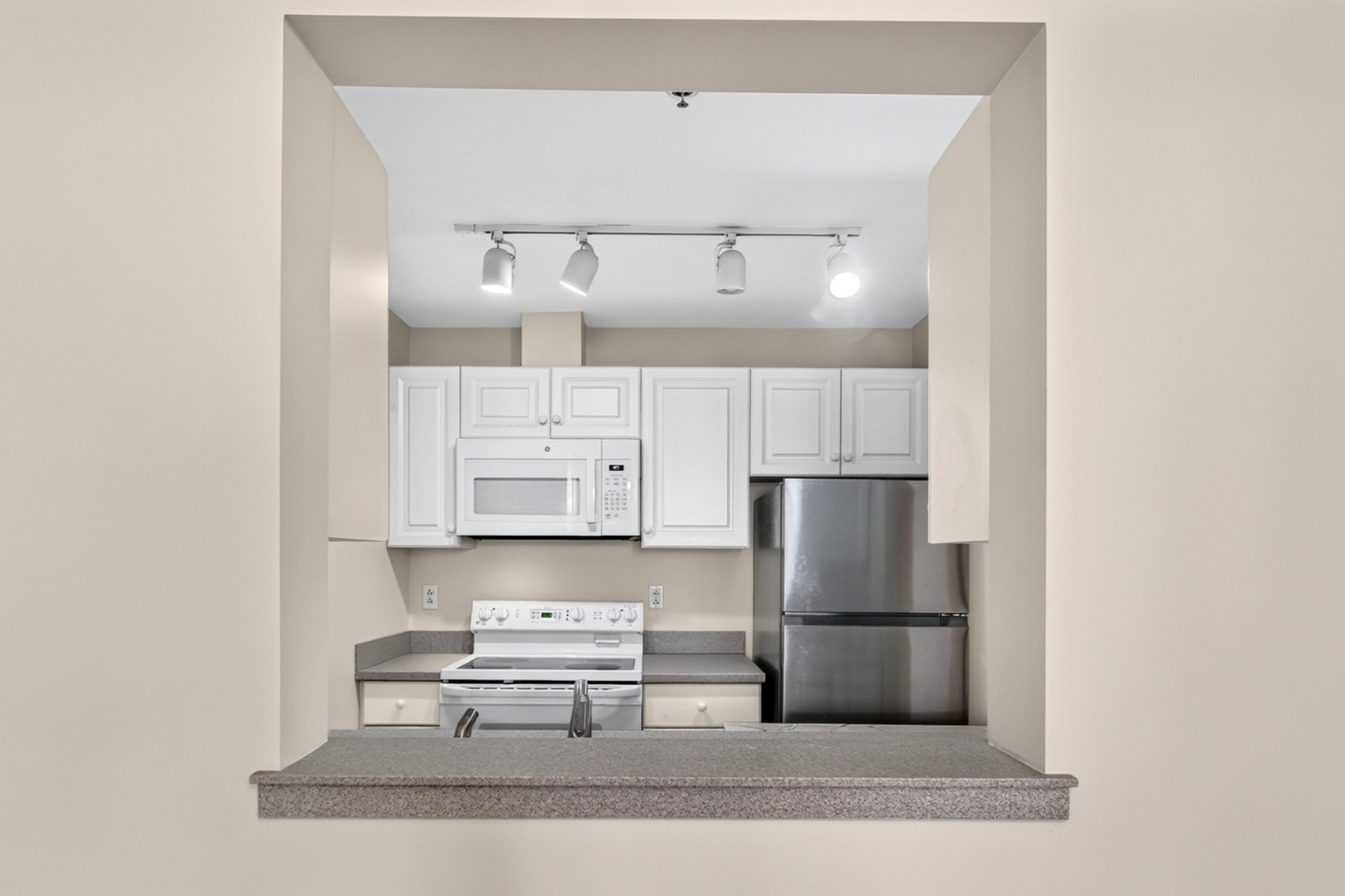 4 Charlesgate East, Unit 4402 Boston, MA 02215 - Photo 6 of 18 Gallery Image 6