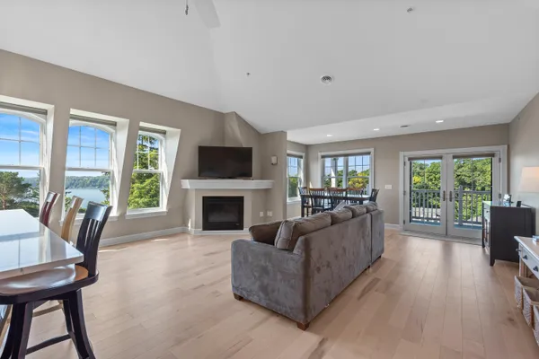 $1,099,000 | 279 Victorian Village Drive, Unit 40, Elkhart Lake, WI 53020