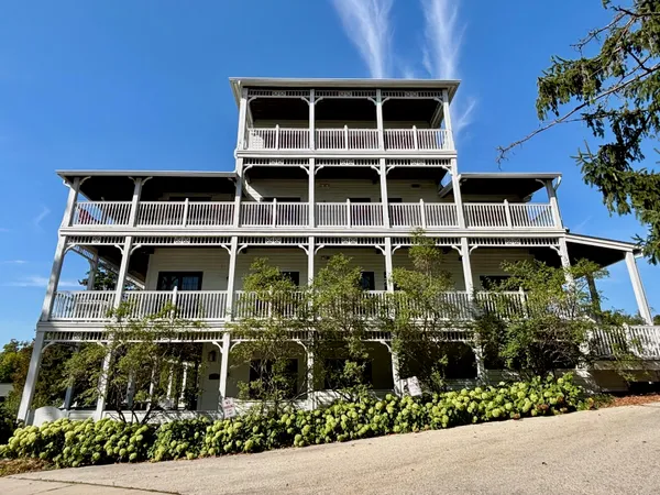 $1,099,000 | 279 Victorian Village Drive, Unit 40, Elkhart Lake, WI 53020