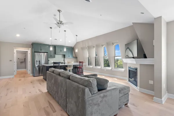 $1,099,000 | 279 Victorian Village Drive, Unit 40, Elkhart Lake, WI 53020