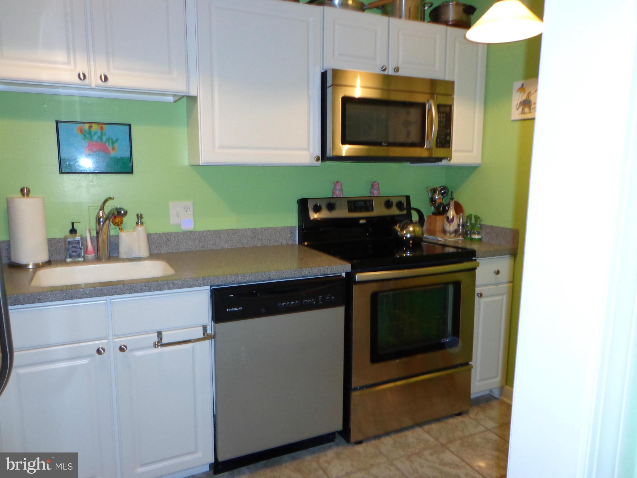 9 Devon Hill Road, Unit B10 Baltimore, MD 21210 - Photo 2 of 11 Kitchen