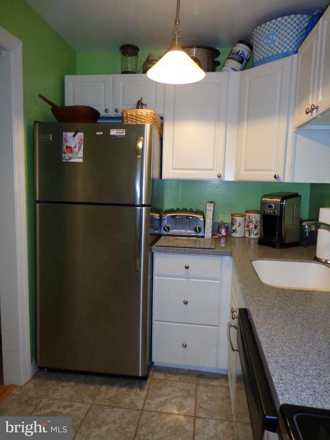 9 Devon Hill Road, Unit B10 Baltimore, MD 21210 - Photo 3 of 11 Kitchen