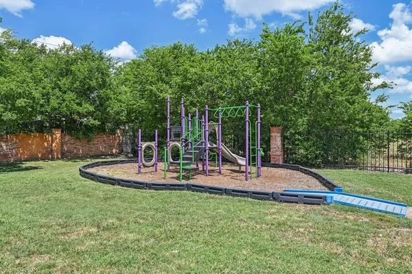 $1,110 | 700 Timber Oaks Lane, Grand Prairie, TX 75051