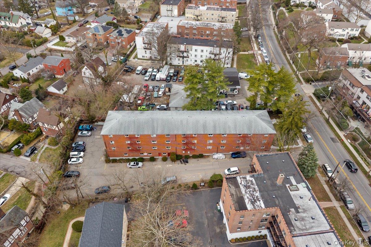 782 Tuckahoe Road, Unit 3C Yonkers, NY 10710 - Photo 18 of 19 an aerial view of residential houses with outdoor space