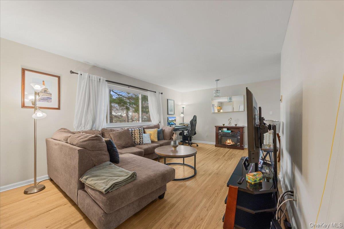 782 Tuckahoe Road, Unit 3C Yonkers, NY 10710 - Photo 4 of 19 a living room with furniture a rug and a window