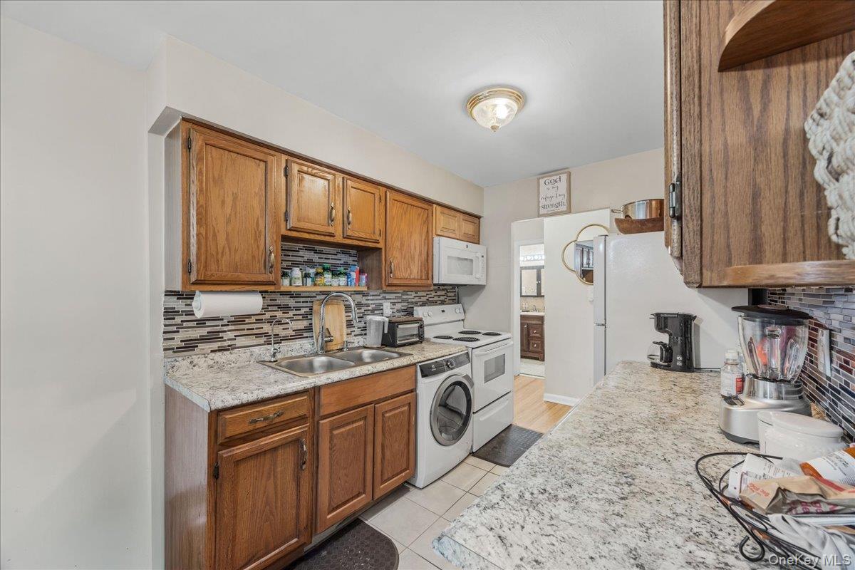 782 Tuckahoe Road, Unit 3C Yonkers, NY 10710 - Photo 8 of 19 a kitchen with a stove a sink and a refrigerator