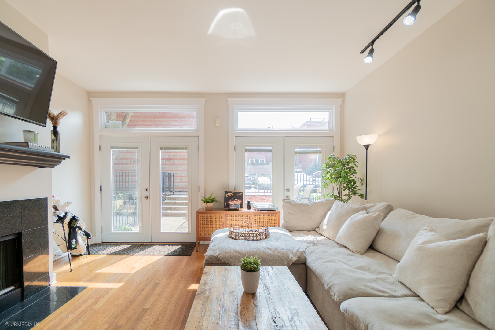 931 North Racine Avenue, Unit A Chicago, IL 60642 - Photo 3 of 27 Gallery Image 3