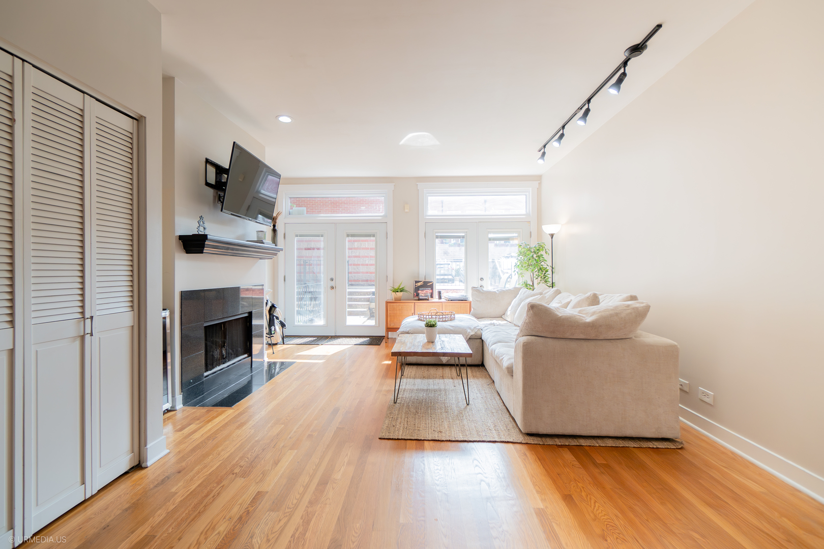 931 North Racine Avenue, Unit A Chicago, IL 60642 - Photo 5 of 27 Gallery Image 5