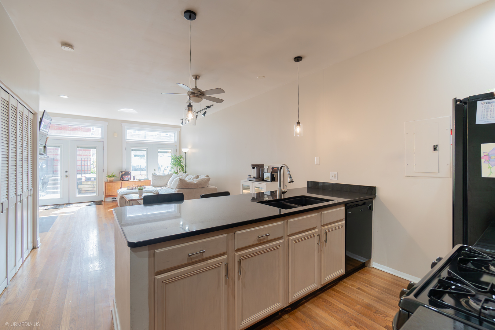 931 North Racine Avenue, Unit A Chicago, IL 60642 - Photo 10 of 27 Gallery Image 10