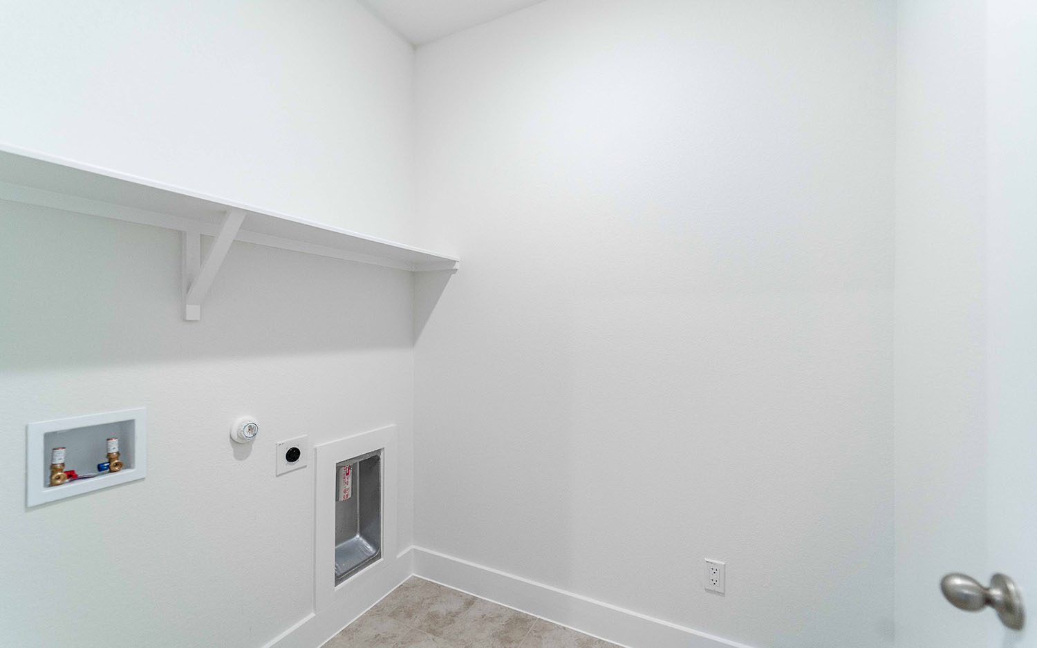 104 Old Silver Drive Jarrell, TX 76537 - Photo 18 of 19 Laundry area featuring washer hookup, electric dryer hookup, light tile patterned floors, and hookup for a gas dryer