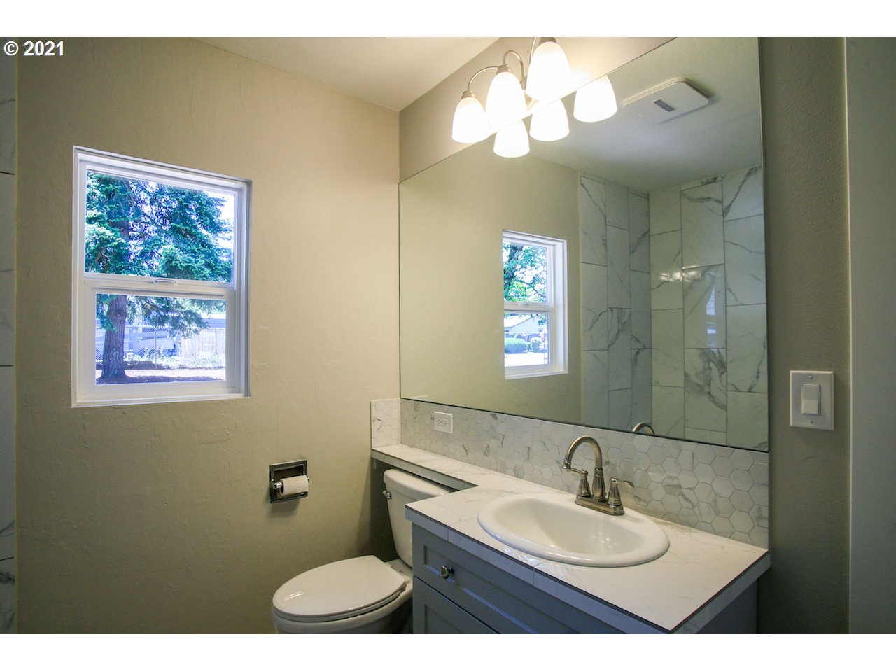 13464 Southeast Foster Road Portland, OR 97236 - Photo 14 of 22 Gallery Image 14