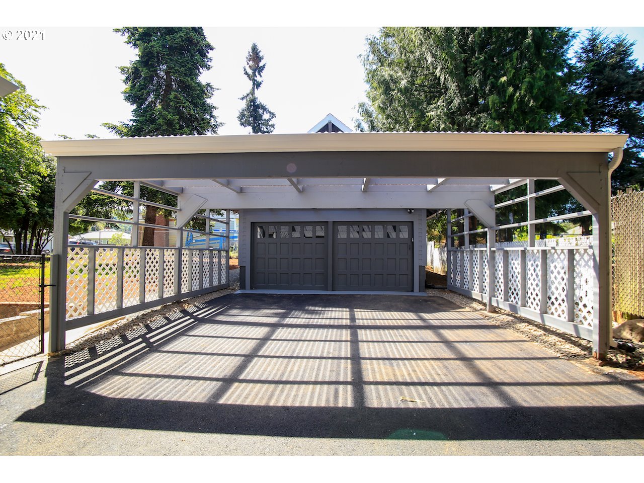13464 Southeast Foster Road Portland, OR 97236 - Photo 3 of 22 Gallery Image 3