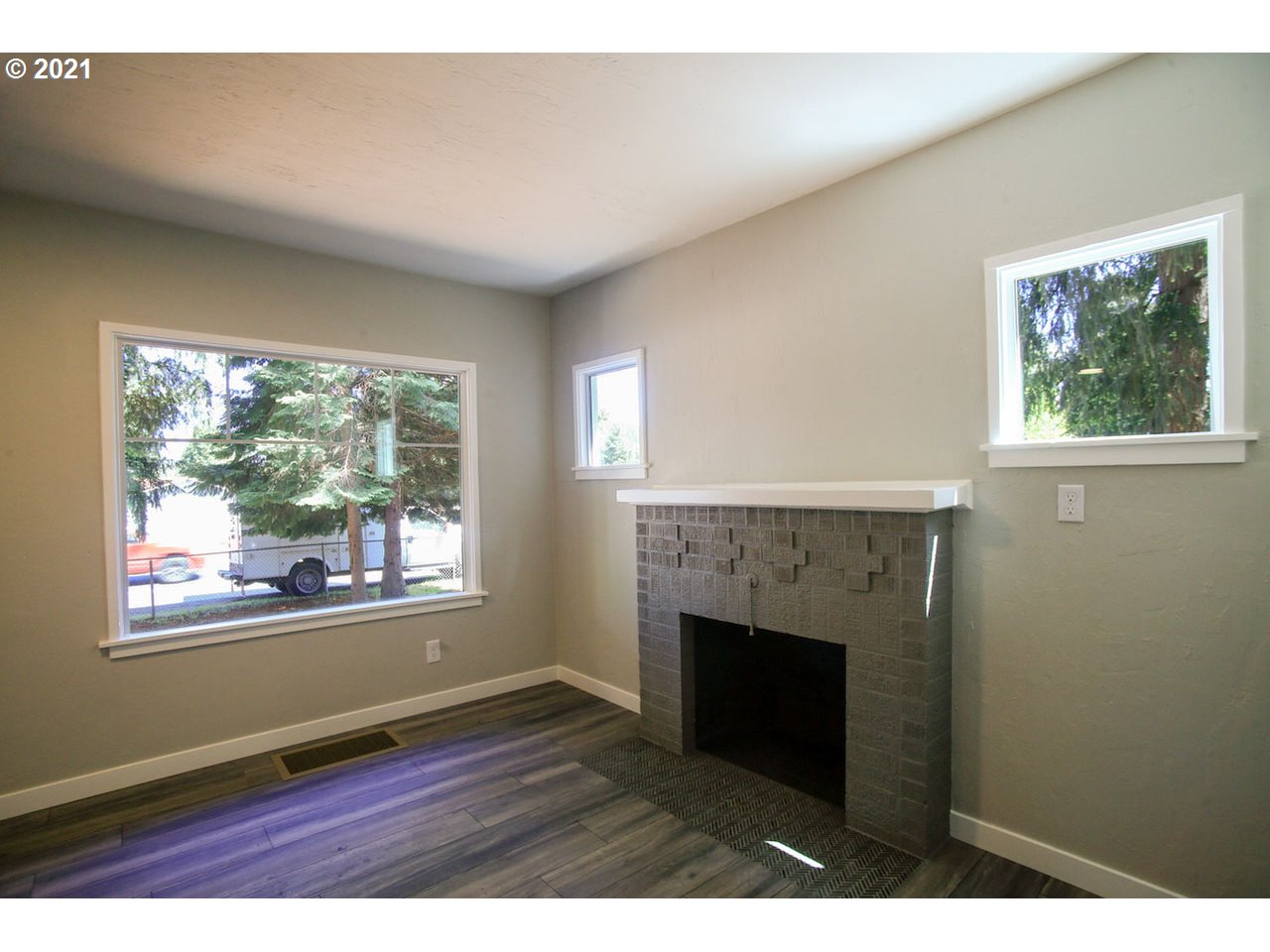 13464 Southeast Foster Road Portland, OR 97236 - Photo 6 of 22 Gallery Image 6
