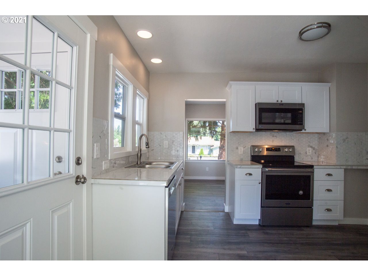 13464 Southeast Foster Road Portland, OR 97236 - Photo 9 of 22 Gallery Image 9