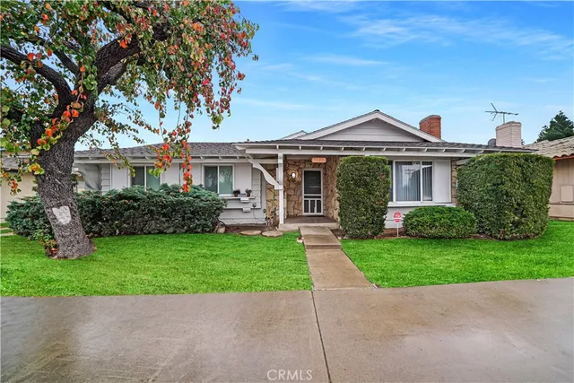 $2,900 | 16722 Goldenwest Street, Unit 2, Huntington Beach, CA 92647