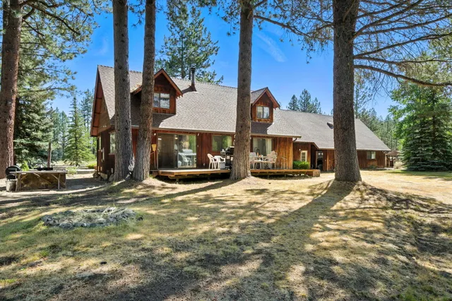 a view of a house with a yard and tree