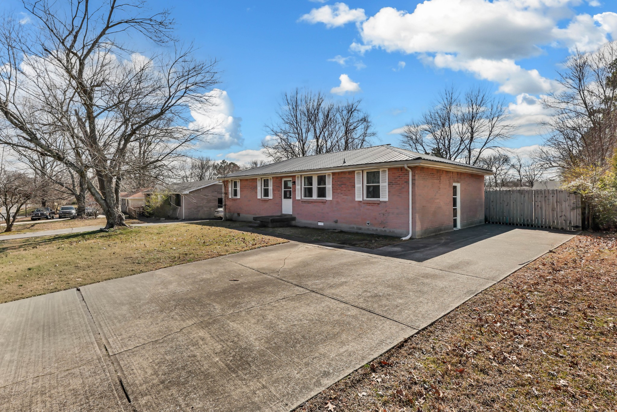 734 Lafayette Road Clarksville, TN 37042 - Photo 2 of 31