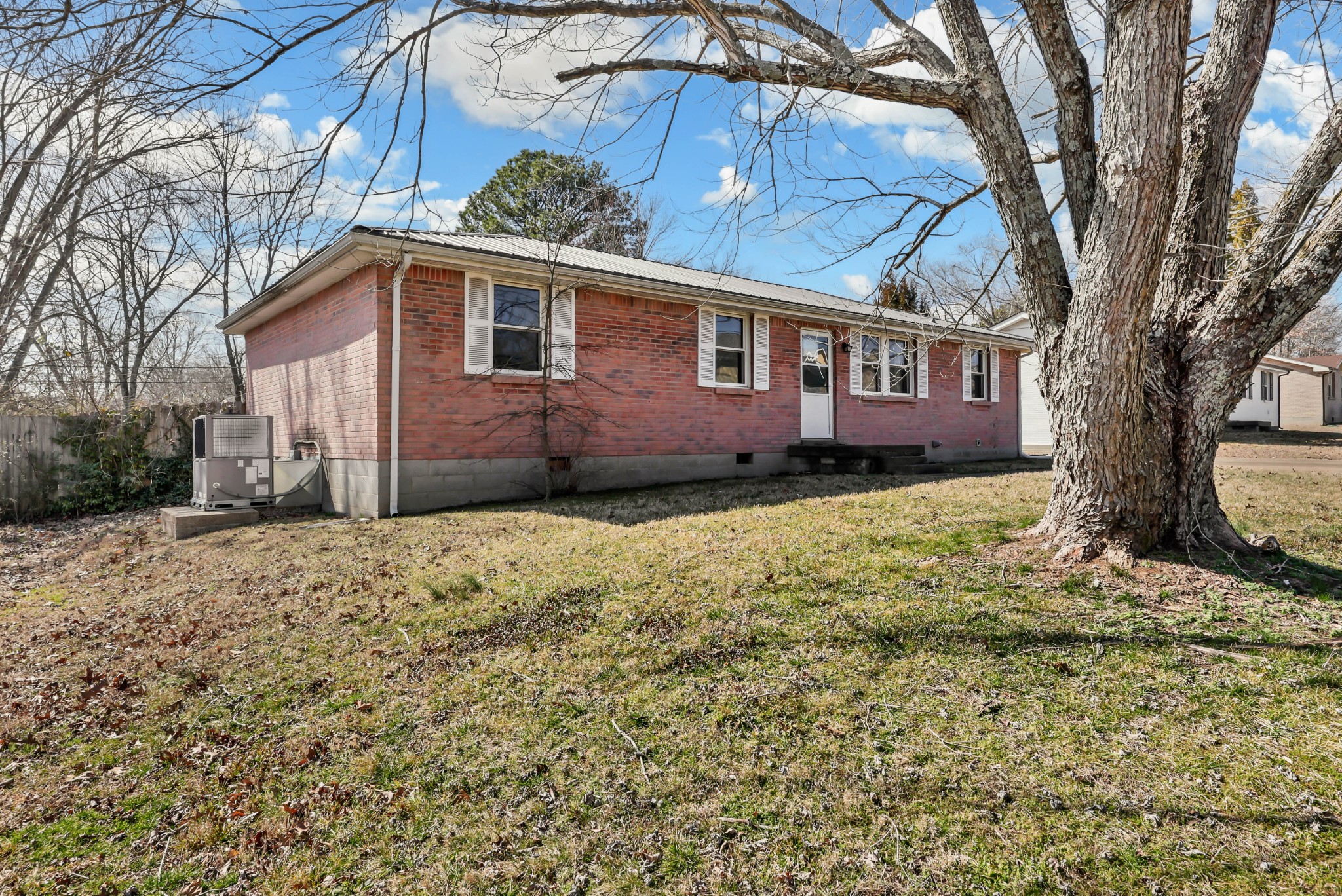 734 Lafayette Road Clarksville, TN 37042 - Photo 3 of 31