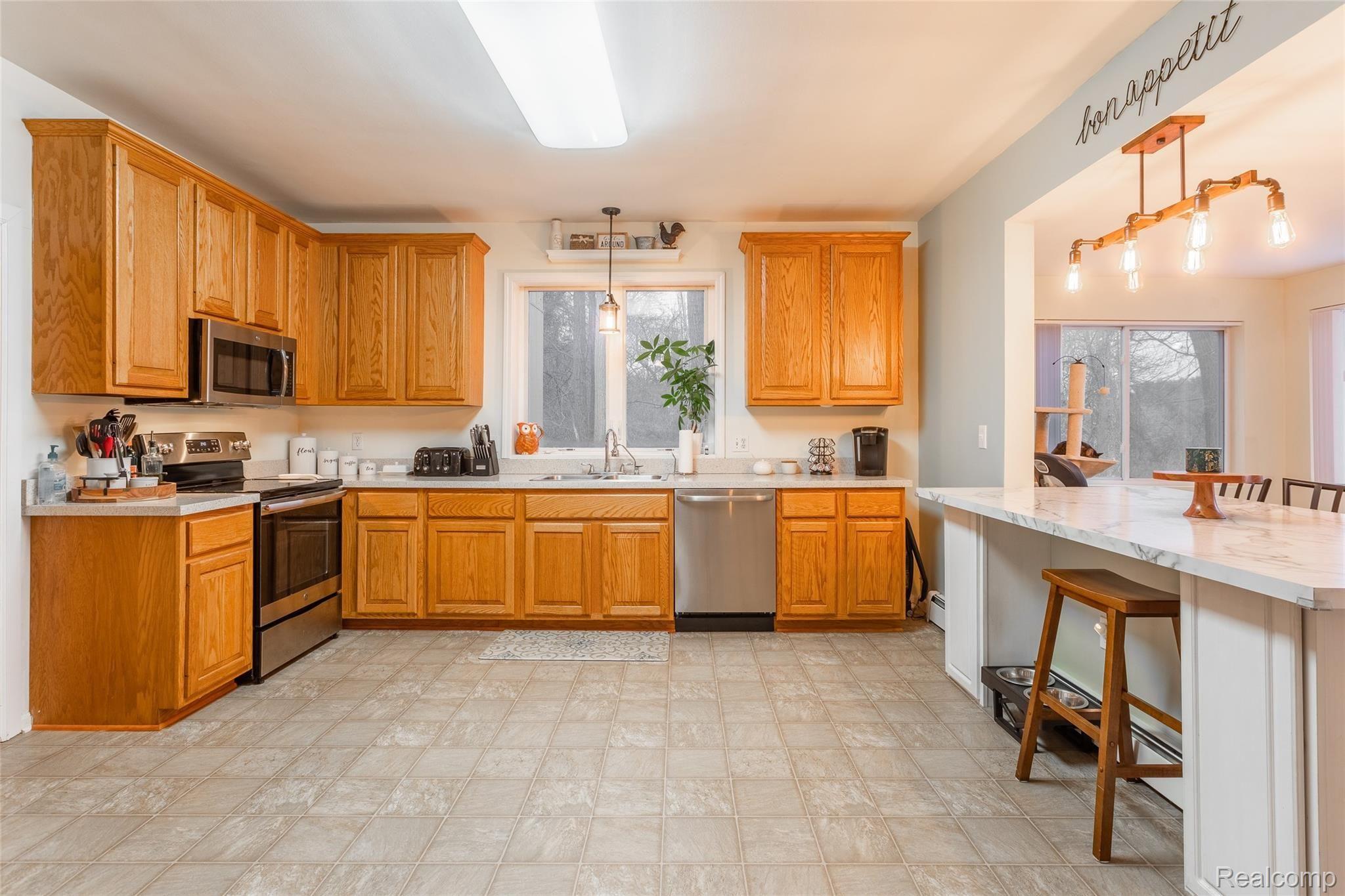 9265 Hartland Road Fenton, MI 48430 - Photo 10 of 35 Interiors-6.jpg