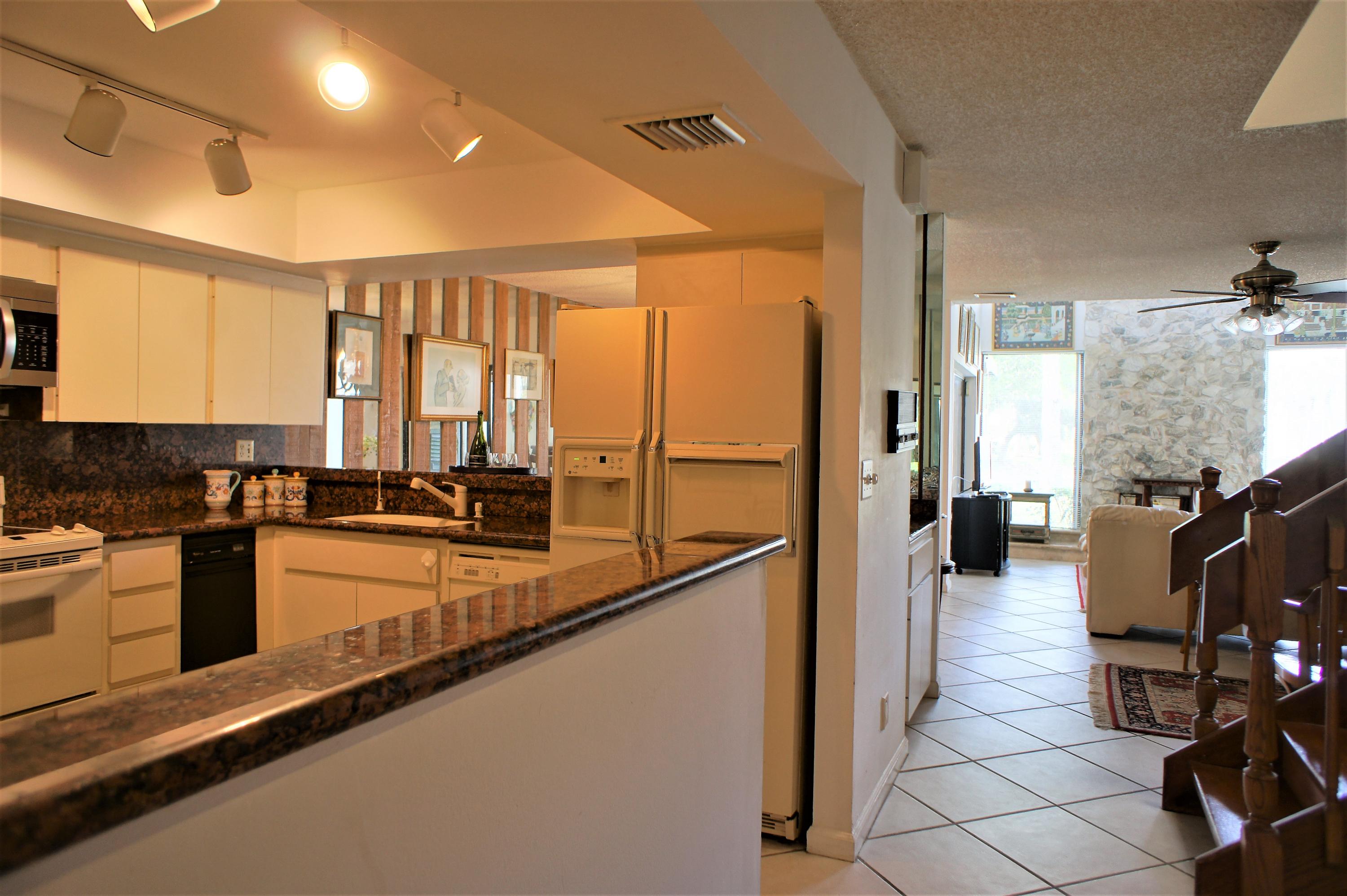 6023 Glendale Drive Boca Raton, FL 33433 - Photo 11 of 59 Bright and Open
