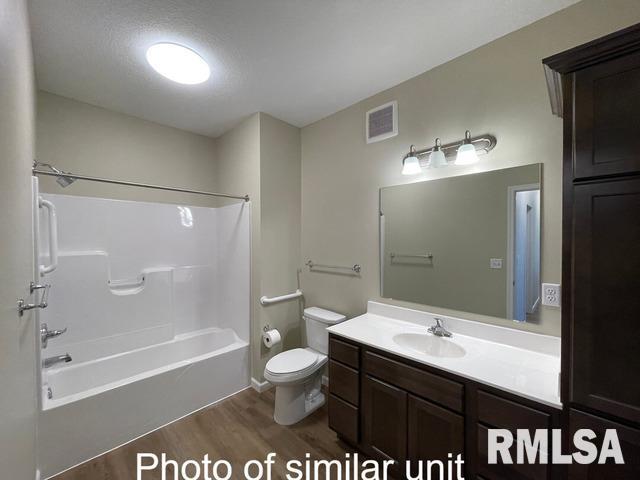 2592 Middle Road, Unit 219 Bettendorf, IA 52722 - Photo 9 of 20 Gallery Image 9