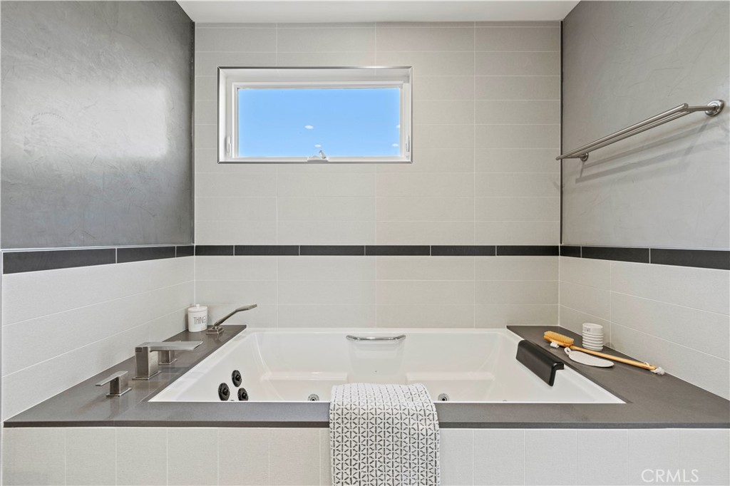 120 Rollins Road Chatsworth, CA 91311 - Photo 12 of 25 a bathroom with a bathtub and a sink