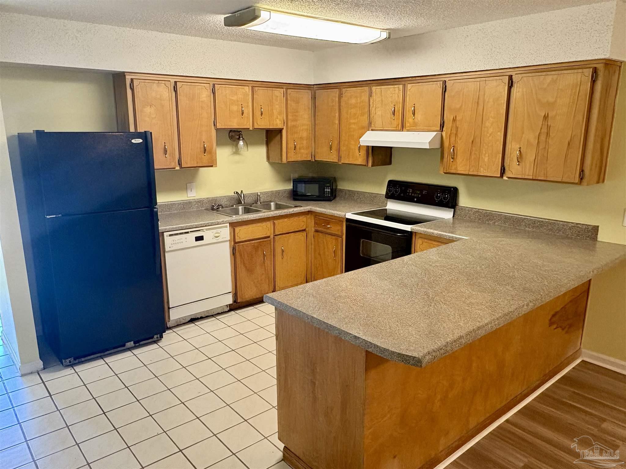 193 West Burgess Road Pensacola, FL 32503 - Photo 4 of 12