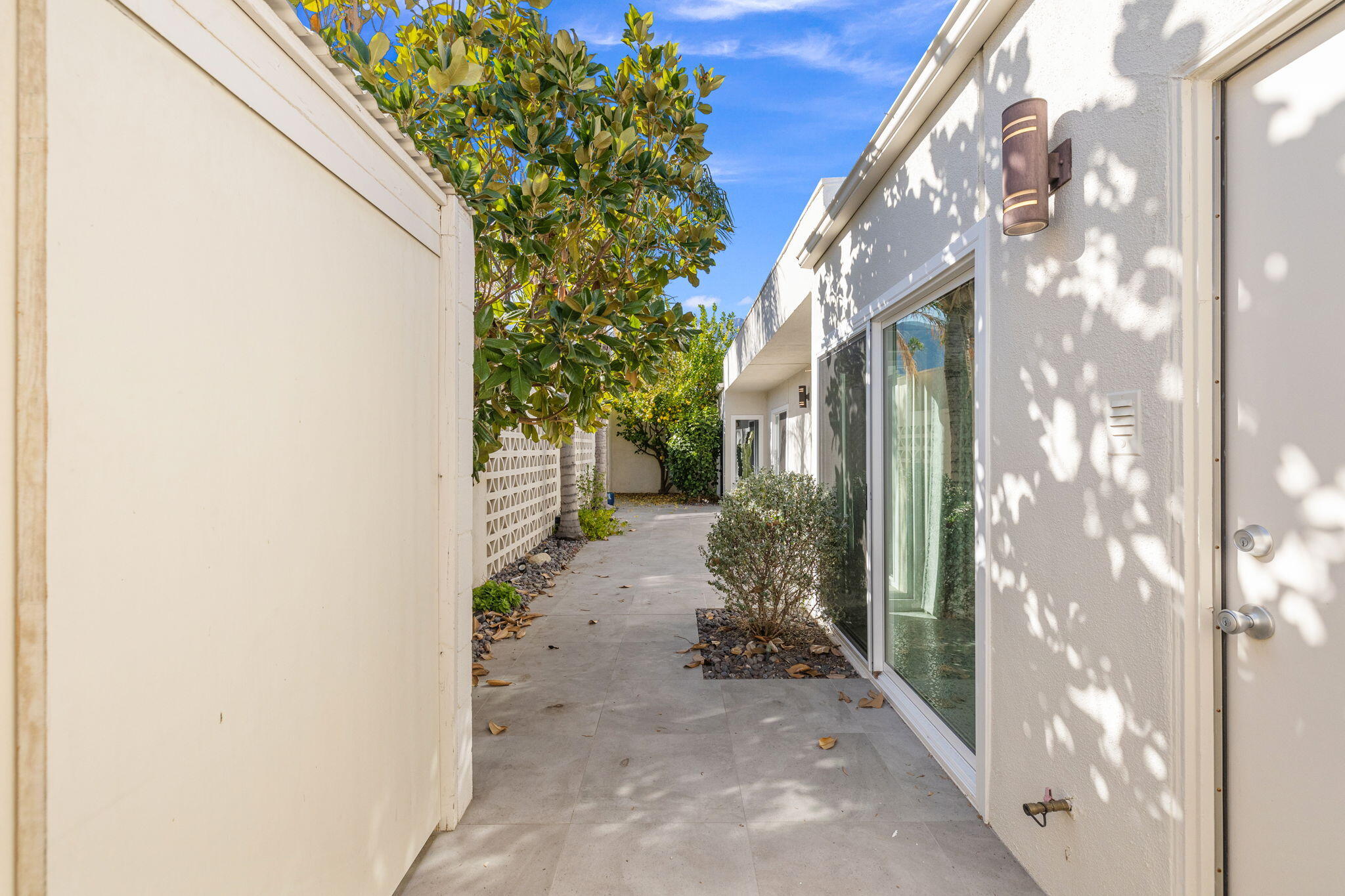 1810 Sandcliff Road Palm Springs, CA 92264 - Photo 4 of 55 a view of a yard with plants and a building