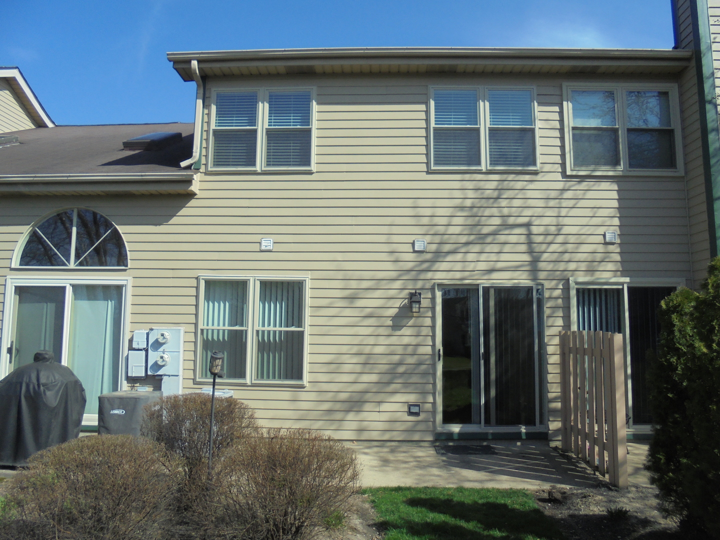 938 Ridgefield Lane Wheeling, IL 60090 - Photo 3 of 27