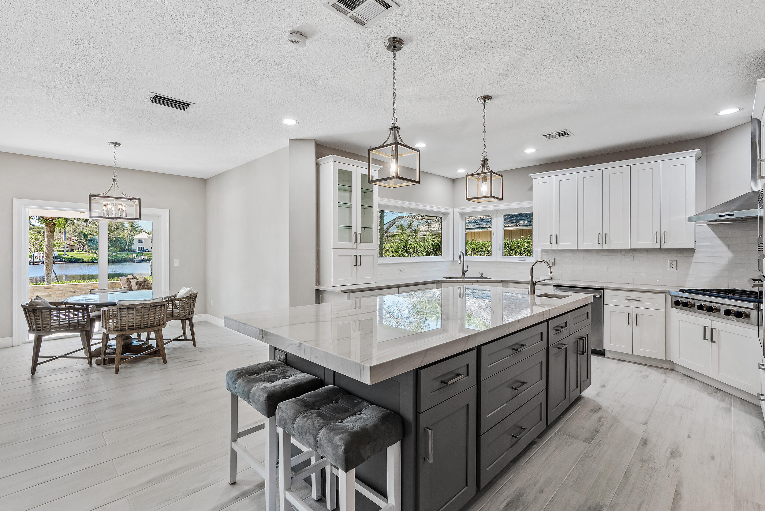 18169 Southeast Ridgeview Drive Tequesta, FL 33469 - Photo 20 of 58 Kitchen