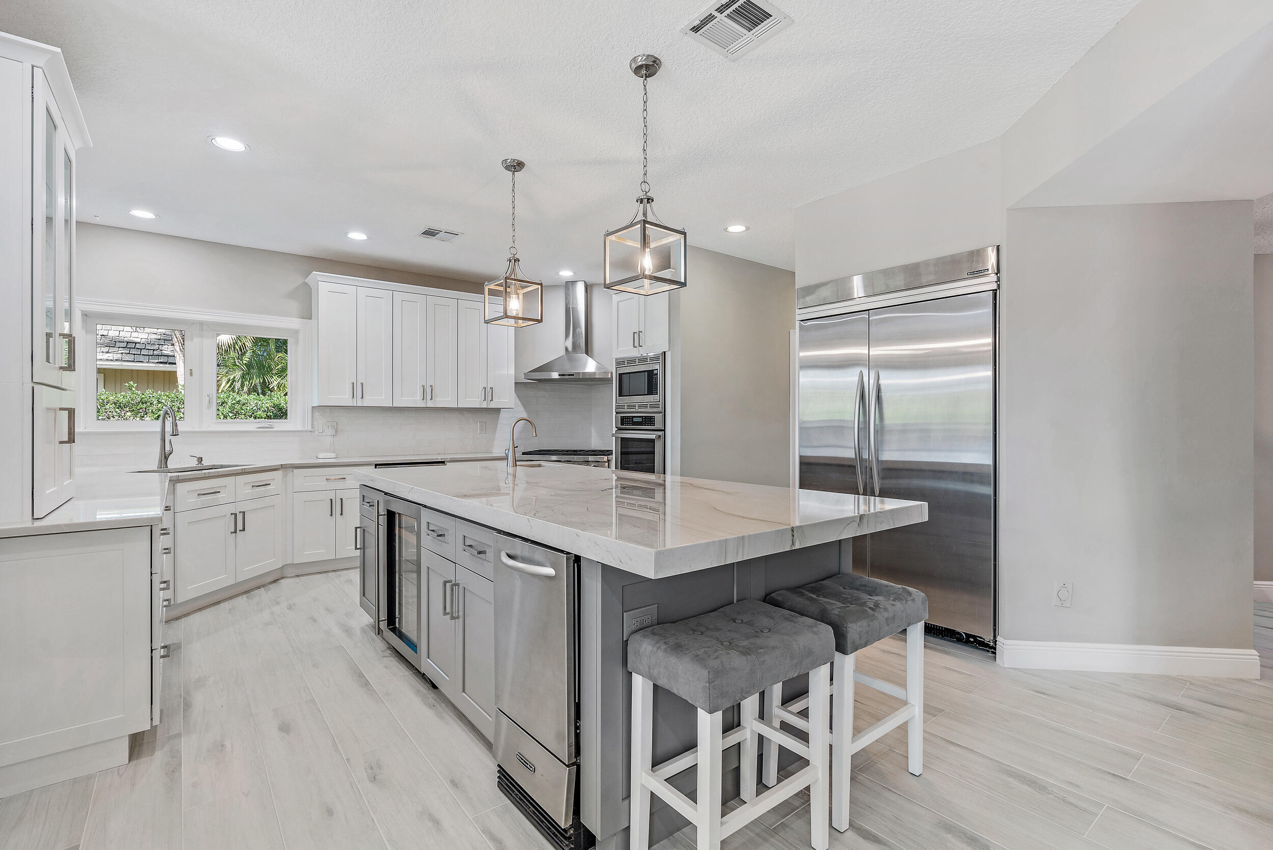 18169 Southeast Ridgeview Drive Tequesta, FL 33469 - Photo 21 of 58 Kitchen
