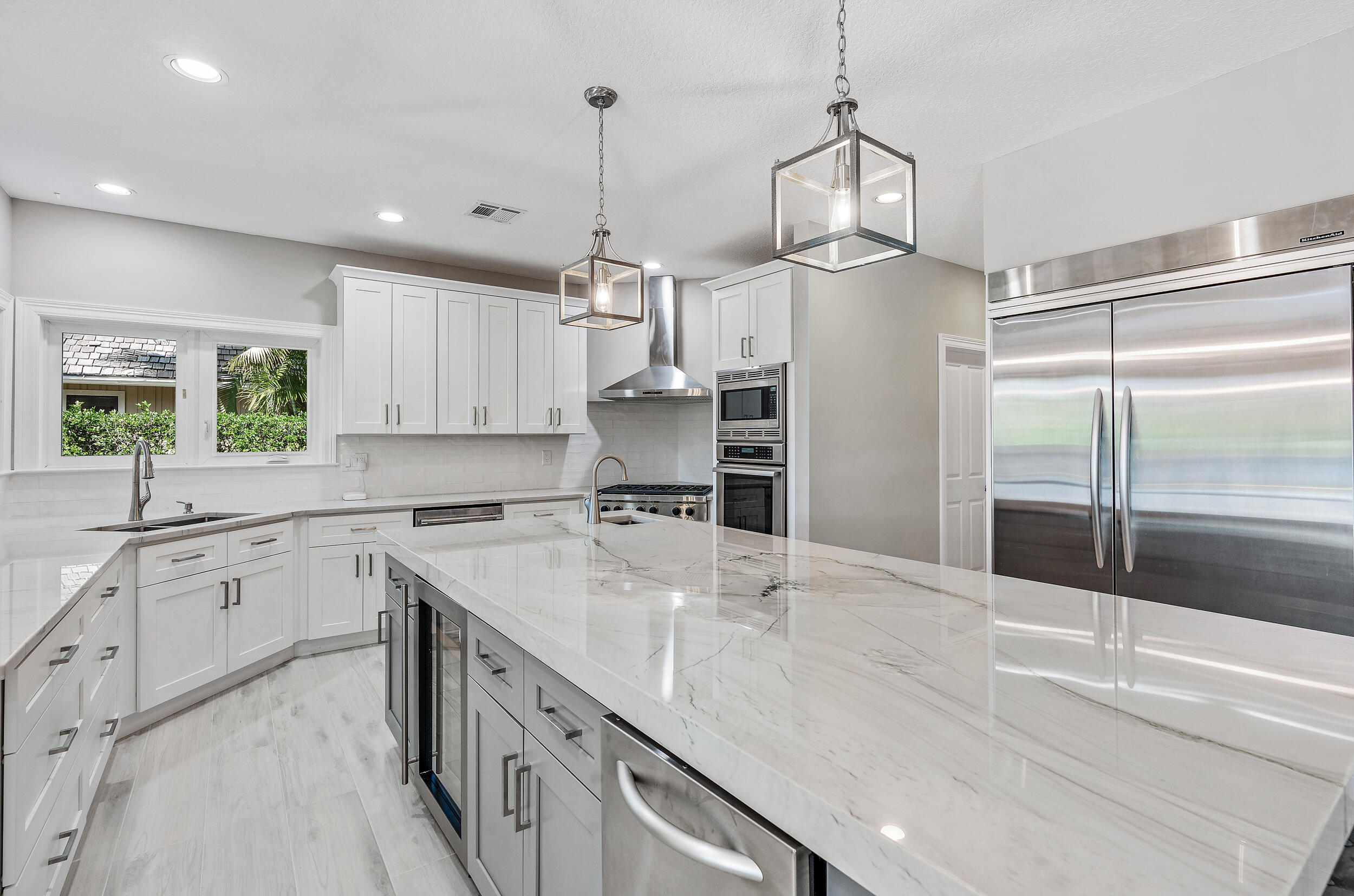 18169 Southeast Ridgeview Drive Tequesta, FL 33469 - Photo 22 of 58 Kitchen