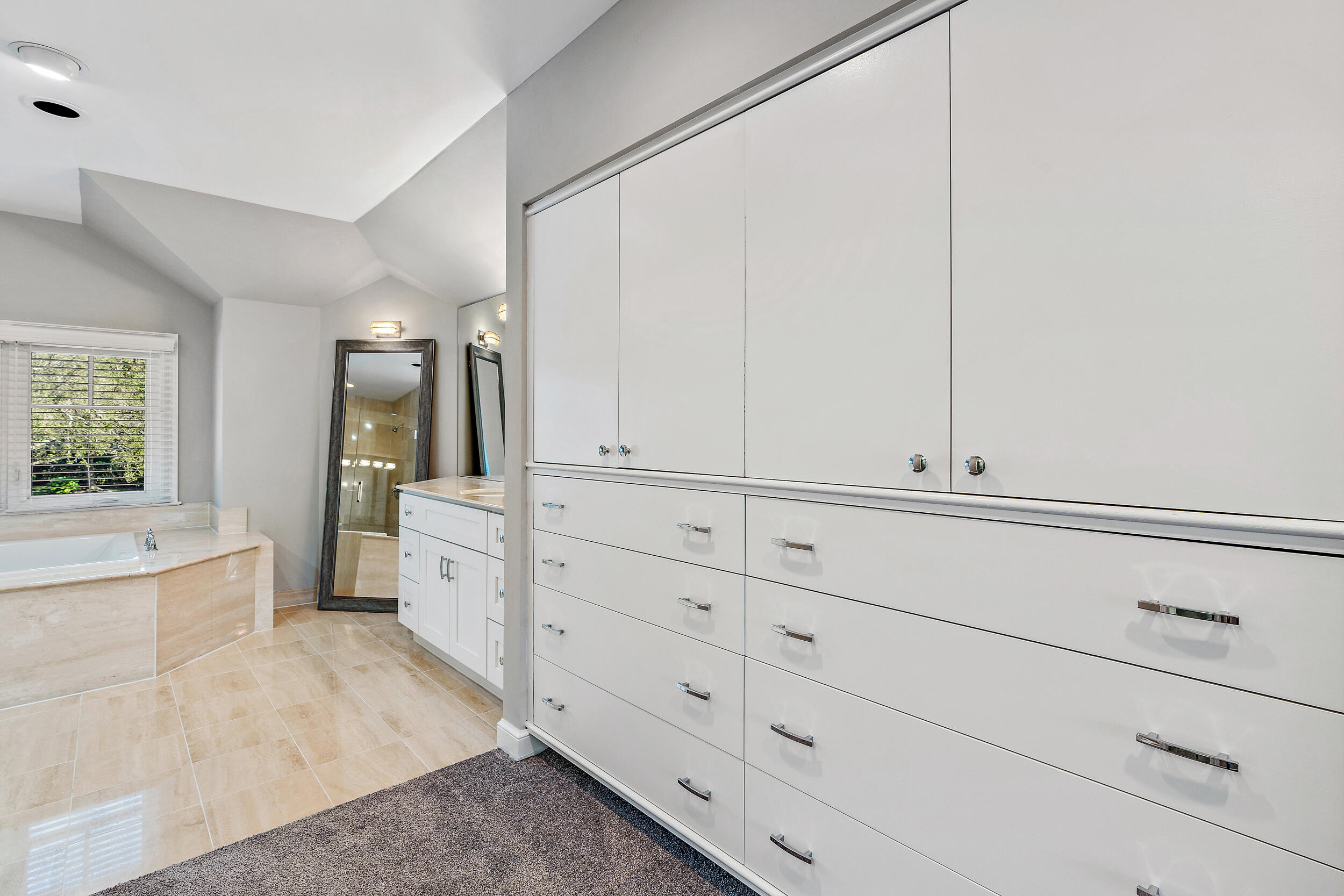 18169 Southeast Ridgeview Drive Tequesta, FL 33469 - Photo 40 of 58 2nd Floor Primary EnSuite