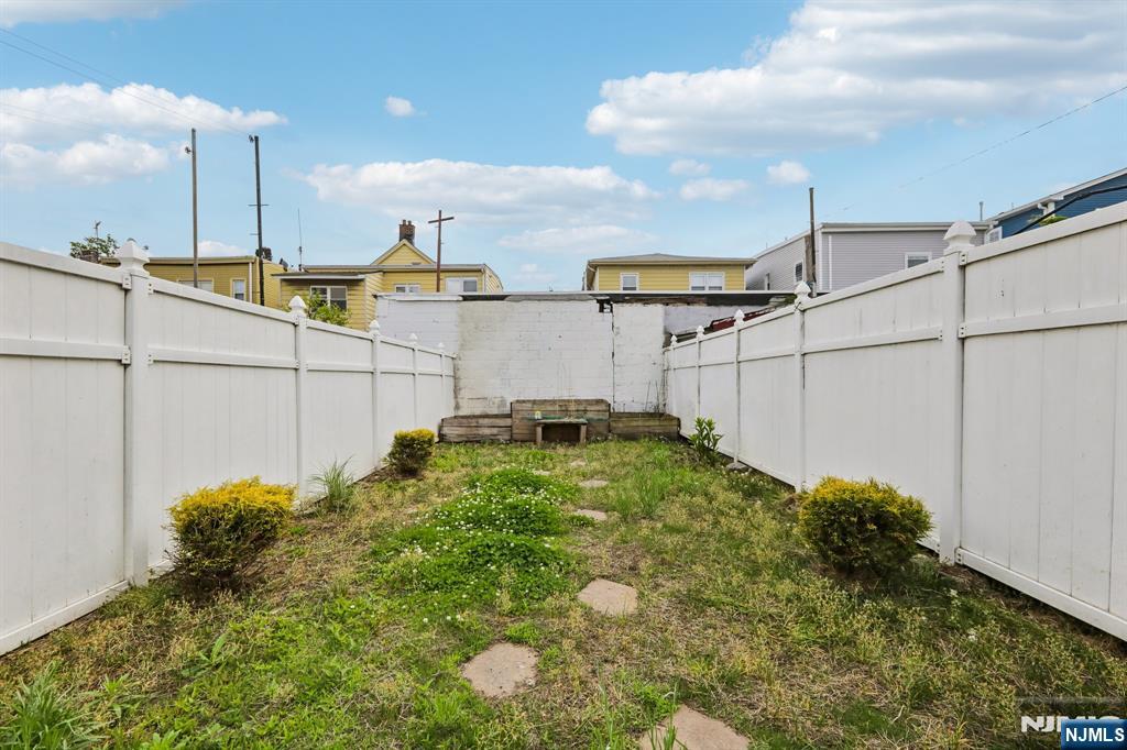 63 Garrison Street Newark, NJ 07105 - Photo 39 of 40