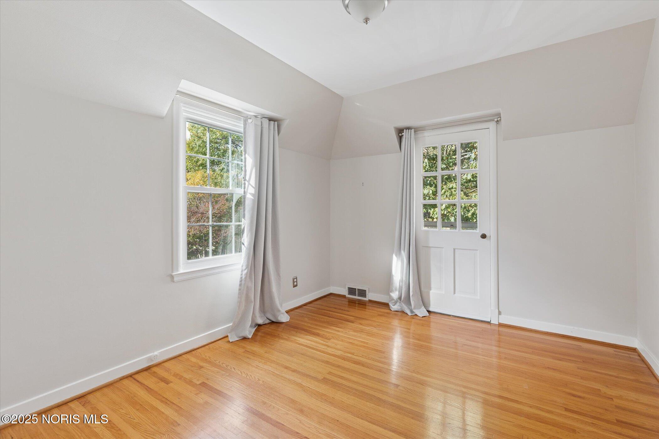 3324 Pelham Road Toledo, OH 43606 - Photo 49 of 59 52-3324-Pelham-Rd-WindowStill-Photograph