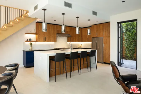 $2,299,000 | 212 Bay Street, Unit 103, Santa Monica, CA 90405