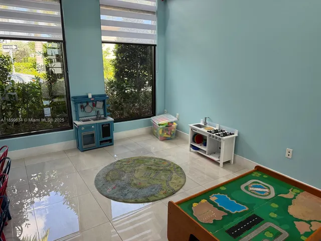 $2,800 | 945 Northeast 211th Street, Miami, FL 33179