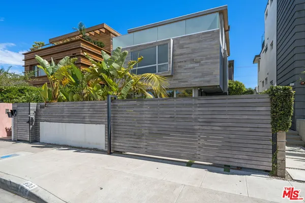$9,900 | 808 Brooks Avenue, Venice, CA 90291