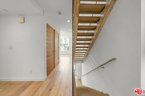 $9,900 | 808 Brooks Avenue, Venice, CA 90291