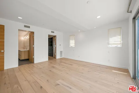 $9,900 | 808 Brooks Avenue, Venice, CA 90291