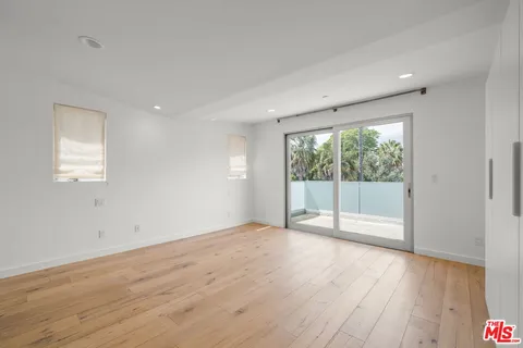 $9,900 | 808 Brooks Avenue, Venice, CA 90291