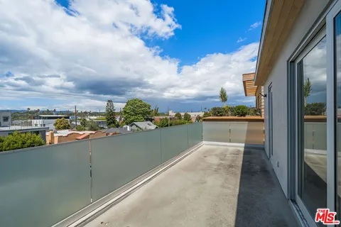 $9,900 | 808 Brooks Avenue, Venice, CA 90291