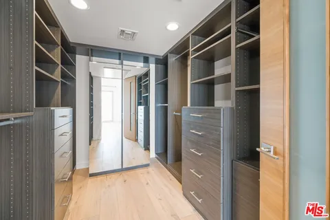 $9,900 | 808 Brooks Avenue, Venice, CA 90291