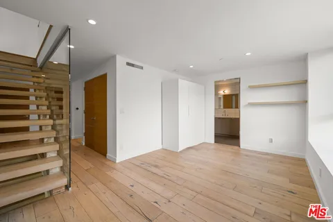 $9,900 | 808 Brooks Avenue, Venice, CA 90291