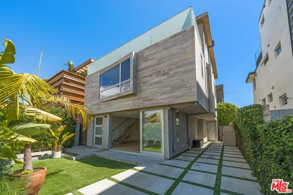$9,900 | 808 Brooks Avenue, Venice, CA 90291