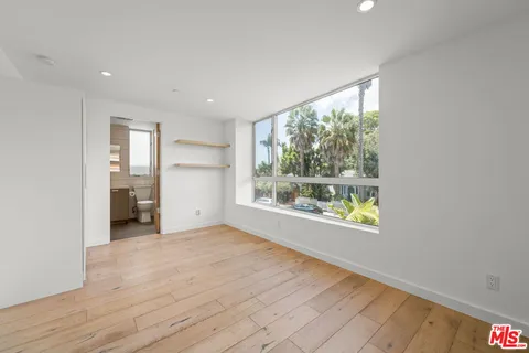 $9,900 | 808 Brooks Avenue, Venice, CA 90291