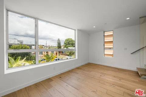 $9,900 | 808 Brooks Avenue, Venice, CA 90291