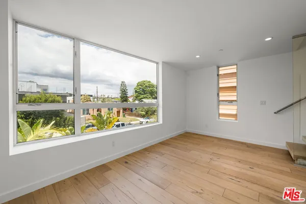 $9,900 | 808 Brooks Avenue, Venice, CA 90291