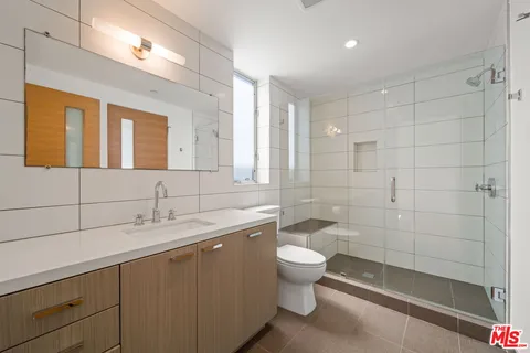 $9,900 | 808 Brooks Avenue, Venice, CA 90291