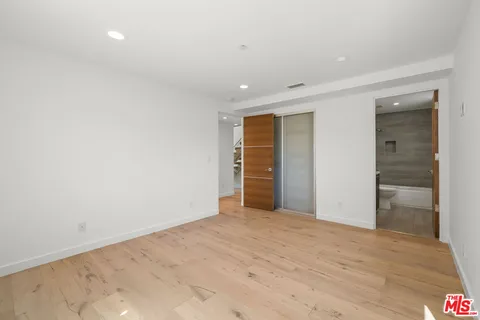 $9,900 | 808 Brooks Avenue, Venice, CA 90291